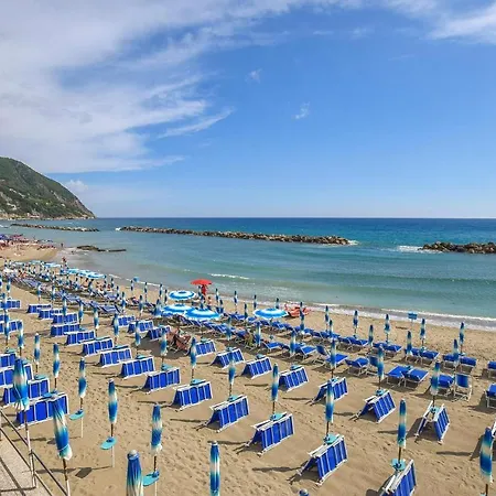 2 Bedroom In Moneglia
