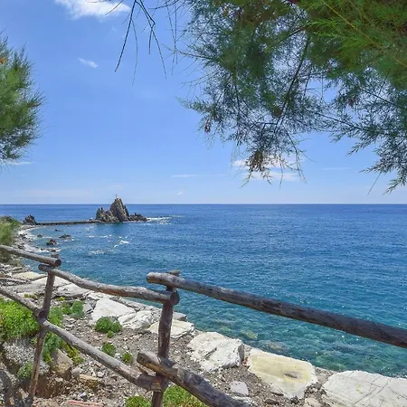 2 Bedroom In * Moneglia